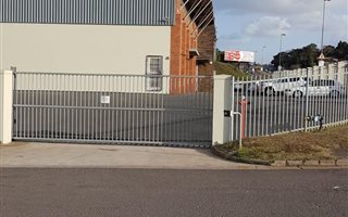 300 m² Industrial space in Briardene