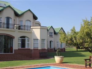 6 Bed House in Pebble Rock