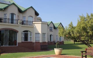 6 Bedroom House in Pebble Rock