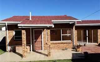 2 Bedroom House in Norkem Park
