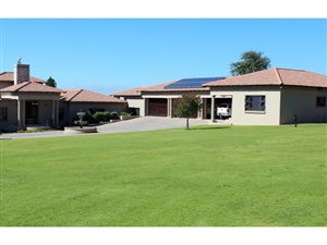 8 Bed House in Honingklip AH
