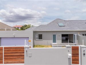 3 Bed House in Claremont