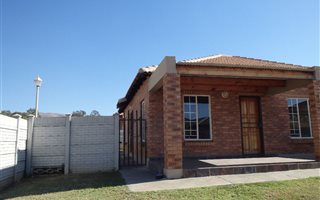 3 Bedroom Townhouse in Protea Park