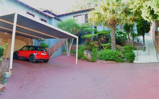 4 Bedroom House in Oakdene