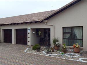 2 Bed Townhouse in Diaz Beach