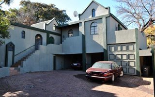 8 Bedroom House in Monument Park