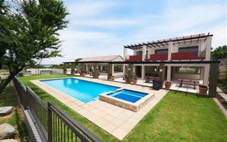 1 Bedroom Flat in Fourways