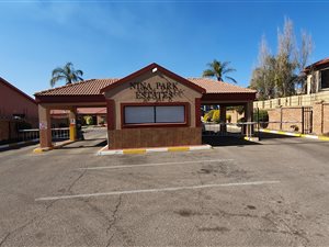 702 m² Land available in Ninapark