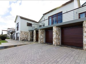 5 Bed House in Oubaai and surrounds
