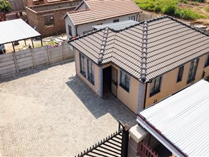 3 Bed House in Lotus Gardens