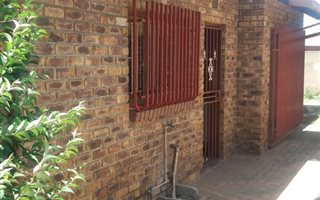 3 Bedroom House in Geluksdal