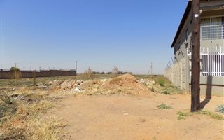 1200 m² Land available in Riamarpark