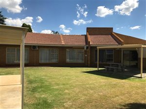4 Bed House in Edelweiss