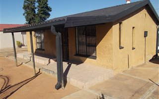 2 Bedroom House in Mabopane