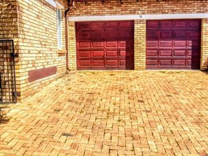 3 Bed Simplex in Kyalami Hills