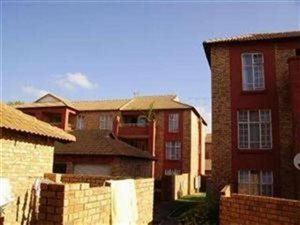 2 Bed Townhouse in Die Hoewes