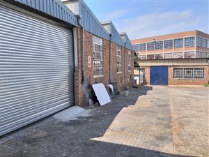 1004 m² Industrial space in Industria North