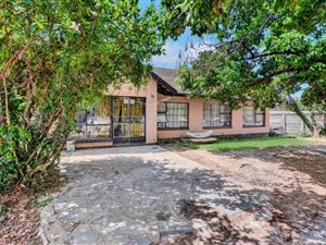 3 Bed House in Fontainebleau