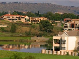 2 Bed Apartment in Eagle Canyon Golf Estate