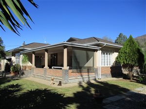 4 Bed House in Graaff Reinet