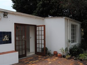Bachelor apartment in Highlands North