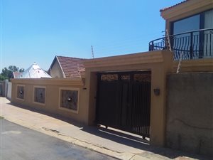 3 Bed House in Dobsonville