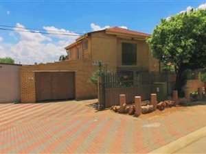 6 Bed House in Lenasia