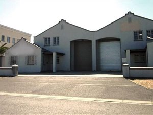 210 m² Commercial space in Airport Industria