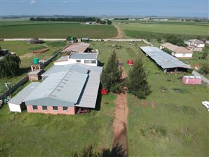 9240 m² Industrial space in Petit