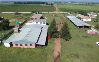9240 m² Industrial space in Petit
