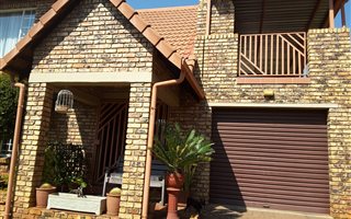 2 Bedroom House in Magalieskruin