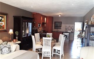 2 Bedroom Townhouse in Noordheuwel