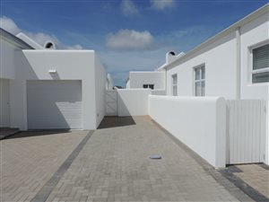 2 Bedroom House in Langebaan