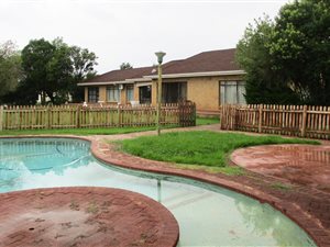 2.1 ha Farm in Estoire