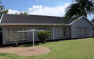 3 Bedroom House in Vanderbijlpark CE3
