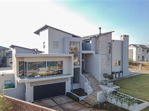 4 Bed House in The Hills