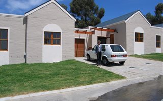 2 Bedroom Cluster in Riebeek West