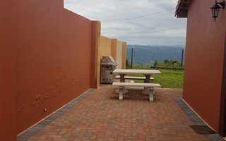 2 Bedroom Garden Cottage in Crestholme