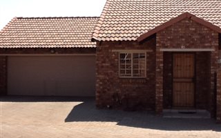3 Bedroom Townhouse in Pierre van Ryneveld