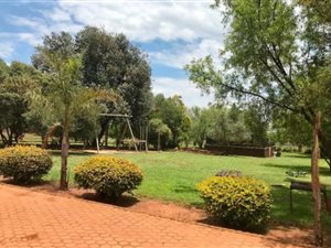 5 Bed House in Beckedan