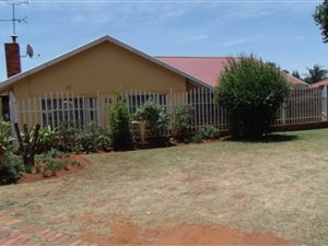 3 Bed House in Daggafontein