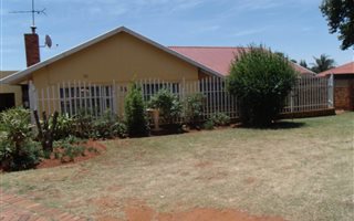 3 Bedroom House in Daggafontein