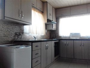 3 Bedroom House in Alra Park