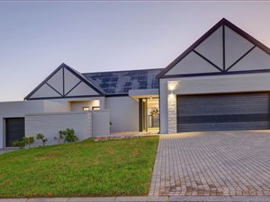 4 Bed House in Kingswood Golf Estate