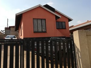 2 Bed House in Roodekop