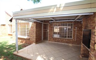 3 Bedroom Townhouse in Pierre van Ryneveld