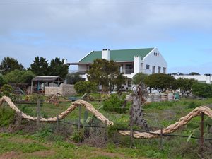 8 Bed House in Long Acres