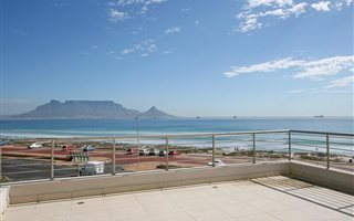 2 Bedroom Apartment in Bloubergstrand