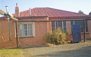 5 Bedroom House in Estoire