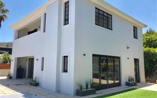 4 Bedroom House in Camps Bay
